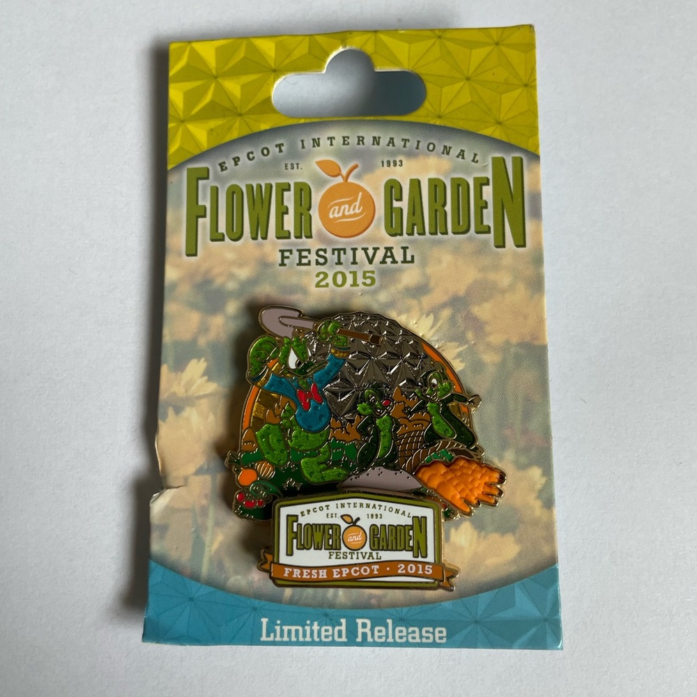 Disney Park Pin Trading Flower & Garden Festival 2015 Donald Duck Chip Dale Pin